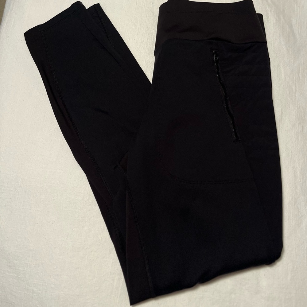 Athleta black pants with quilted detail ❄️ 
Size Medium